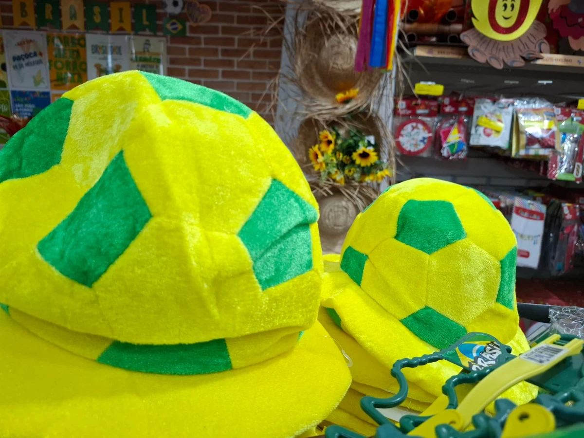 Copa do Mundo nas lojas de Salvador por Alan Pinheiro/CORREIO