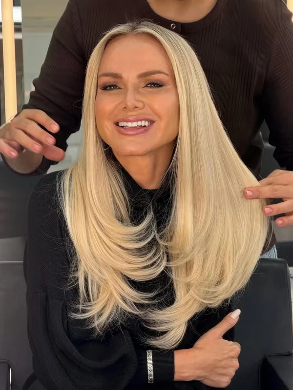 Eliana renovou seu famoso cabelo loiro e ganhou elogios de famosas por Reprodução/Instagram