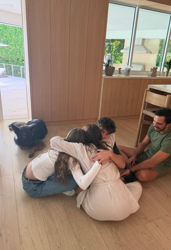 Modelo em momentos especiais com a família por Reprodução | Instagram