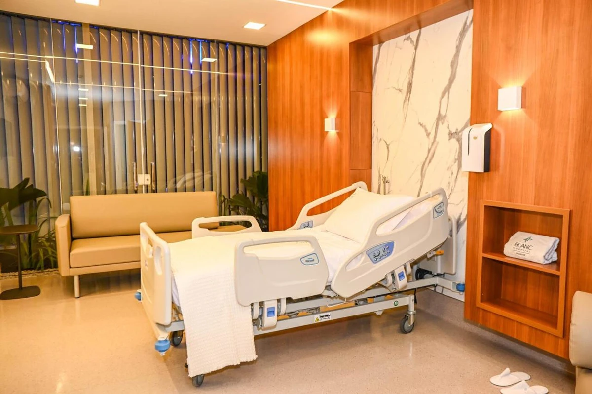 Um dos destaques do Blanc Hospital Salvador está na hotelaria hospitalar, concebida para oferecer uma experiência diferenciada ao paciente por Divulgação