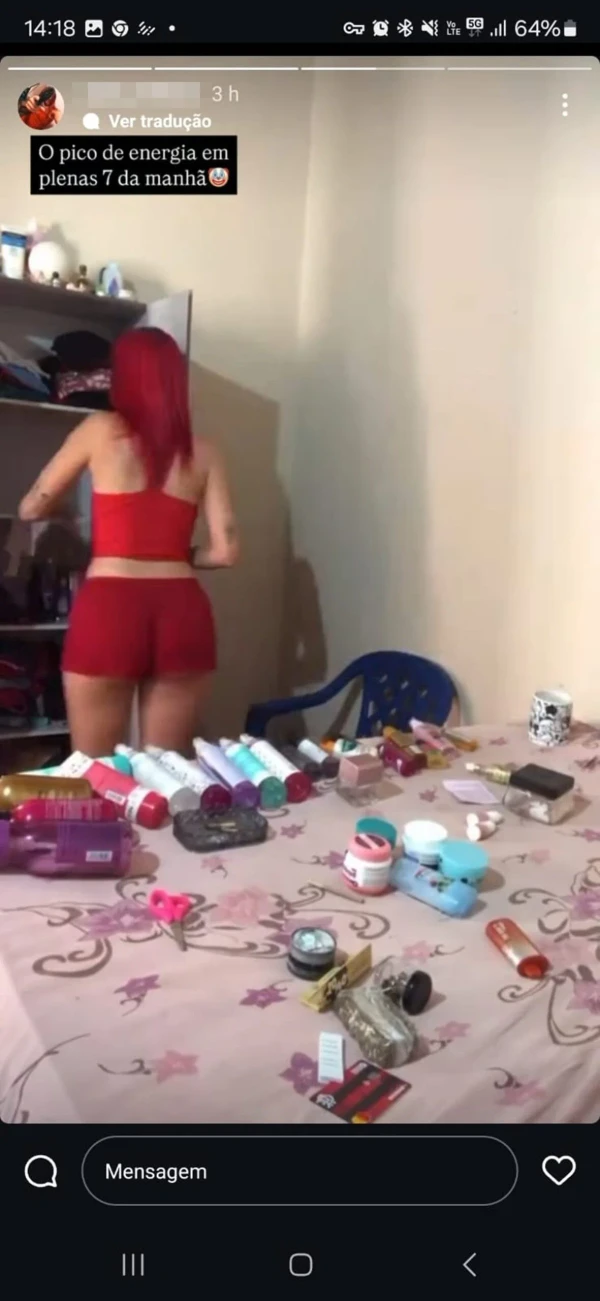 Quem é a ‘Ruiva do Job’, conhecida nas redes sociais por ostentar dinheiro, armas e divulgar conteúdo adulto por Reprodução / Material cedido ao Metrópoles