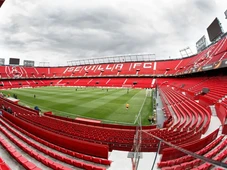 Imagem - Campeão mundial, zagueiro vai comprar clube tradicional de futebol por R$ 2,5 bilhões