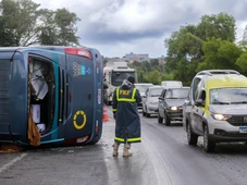Imagem - ‘Acordei desesperado’: trabalhador conta momento de pânico antes de ônibus tombar na BR-324