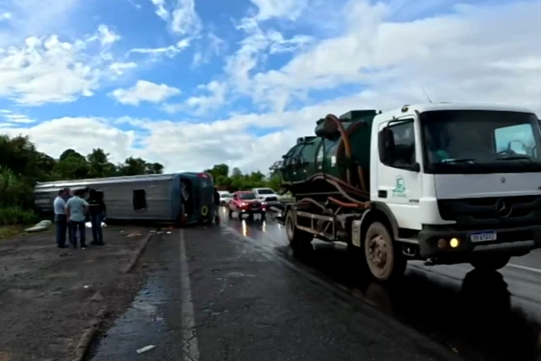 Acidente deixou um morto na BR-324 por Reprodução / TV Bahia 