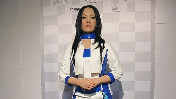 Actroid-DER (2005), da Kokoro: android de aparência humana, criado para interações e expressões realistas por Gnsin / Wikimedia Commons