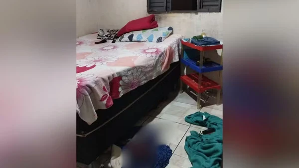 Agressor invadiu casa da família por Reprodução