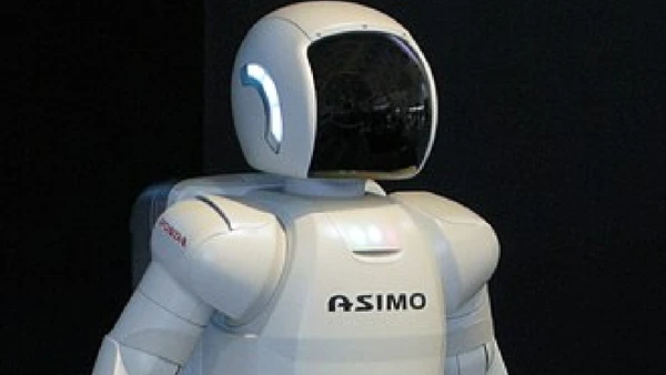 ASIMO (2000), da Honda: humanoide bípedo que popularizou a ideia de robôs circulando em espaços humanos por Hatsukari715 / Wikimedia Commons