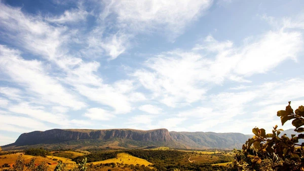 Patrimônio natural: Paisagem icônica da Chapada dos Veadeiros, que atrai turistas de todo o mundo e agora vive impasse sobre seu futuro ambiental por Paulo gustavo, Pexels