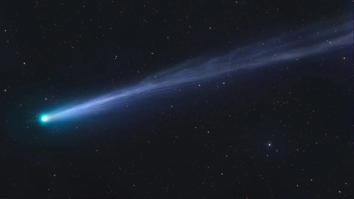 Cometa que aparece na região da constelação de Órion desafia observadores no céu de maio