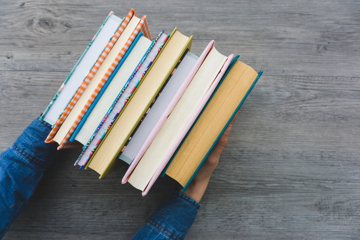 Confira 20 ofertas de descontos em livros no esquenta da Book Friday