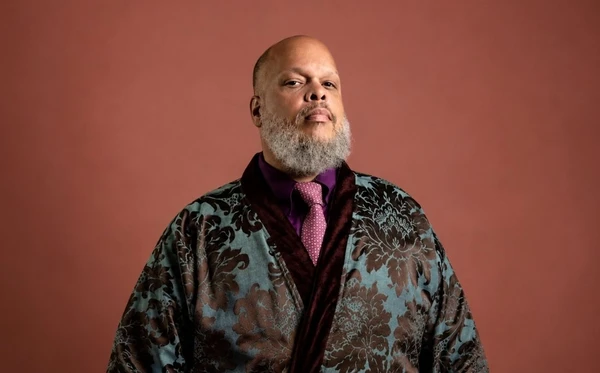 Ed Motta negou acusações de preconceito após confusão em restaurante 