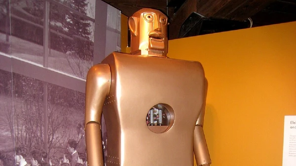 Elektro (1939), da Westinghouse: humanoide que andava, falava e contava nos dedos na Feira Mundial de Nova York por Daderot / Wikimedia Commons
