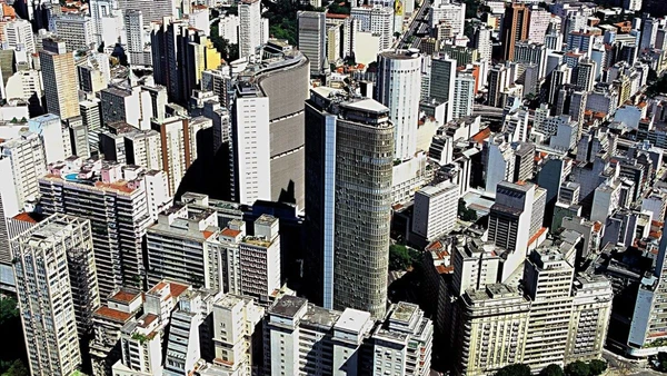 O crescimento de lares com apenas um morador impulsiona a busca por apartamentos menores e o modelo de locação estrutural. Arquivo/Agência Brasil por AGENCIA BRASIL