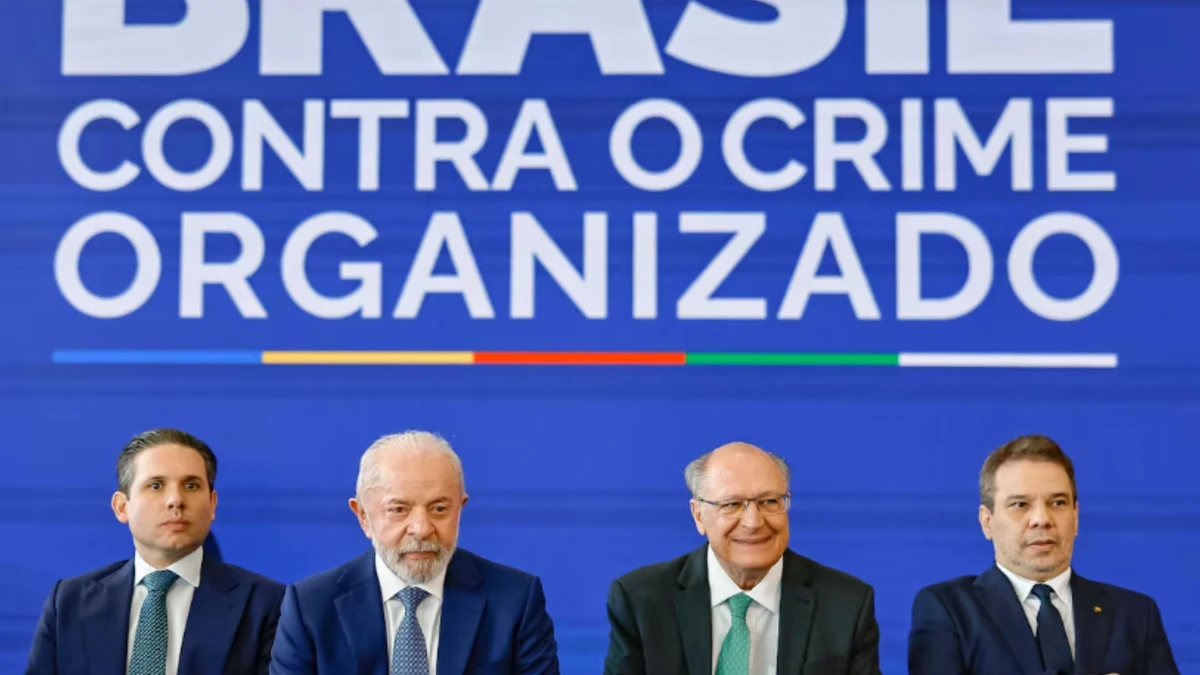 Hugo Motta, Lula, Geraldo Alckmin e Wellington César no lançamento do programa do governo federal contra o crime organizado