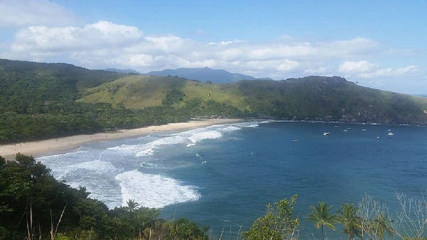 Ilhabela (SP) por Eduardofebronio / Wikimedia Commons