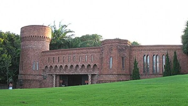 Instituto Ricardo Brennand, complexo cultural com castelo, jardins, pinacoteca e acervo histórico por Rodrigo Félix Leal / Wikimedia Commons