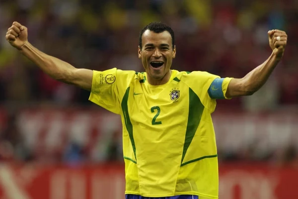 Mais finais disputadas - Cafu é o único jogador a disputar três finais consecutivas de Copa do Mundo, em 1994, 1998 e 2002. Lionel Messi e Kylian Mbappé chegam a 2026 com duas decisões no currículo e podem igualar o brasileiro. por Divulgação/FIFA