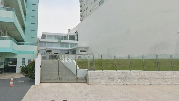 Mansão de Hang sobrevive em meio a arranha-céus por Reprodução
