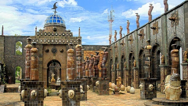 Oficina Francisco Brennand, espaço de arte, cerâmica e arquitetura no bairro da Várzea por Valdiney Pimenta / Wikimedia Commons