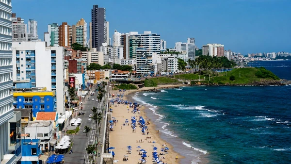 Praia de Boa Viagem, principal orla urbana do Recife e um dos cartões-postais mais conhecidos da cidade por Vinícius Vieira ft / Pexels