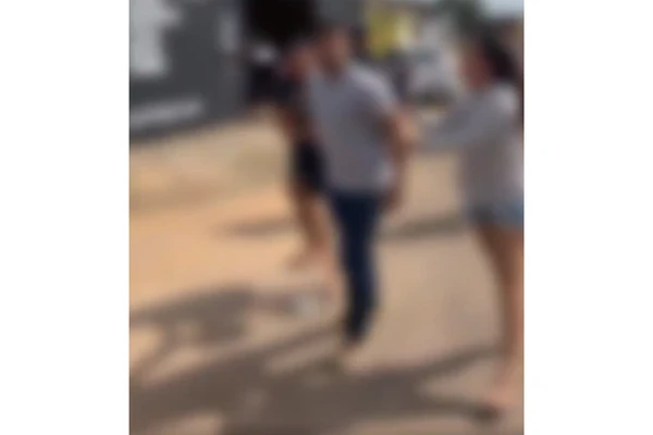 Repórter foi agredido ao vivo por Reprodução