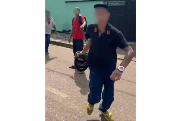 Repórter foi agredido ao vivo por Reprodução