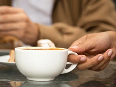 Imagem - O erro mais comum ao tomar café que afeta as taxas de ferro e cálcio no seu corpo e por que você deve esperar até 1 hora