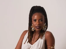 Imagem - Monique Evelle transforma dor, medo e vulnerabilidade em fenômeno no Spotify com 'Em Voz Alta'