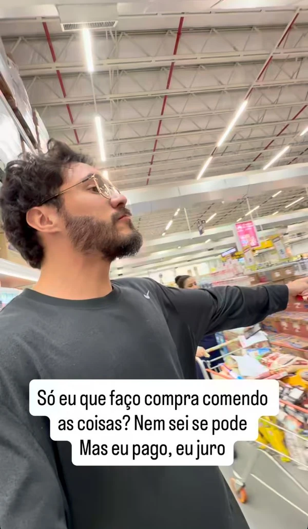Eliezer fez as compras da casa com funcionária por Reprodução/Instagram