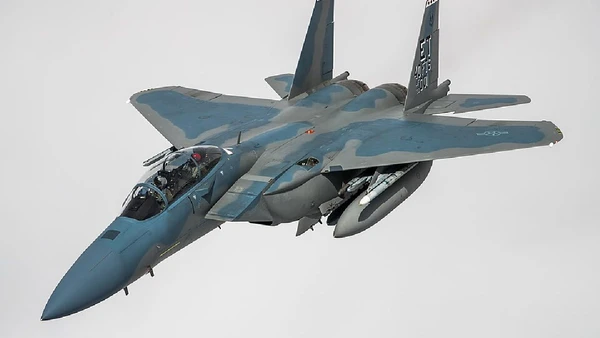 F-15EX Eagle II, caça de grande carga útil usado em defesa aérea, ataque e apoio a outras aeronaves por U.S. Air Force / Wikimedia Commons