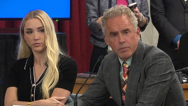 Jordan e Mihaila Peterson foram adeptos e divulgadores da "Leon Diet", uma dieta carnívora baseada puramente em carne, gordura, água e sal por U.S. Senate / Wikimedia Commons
