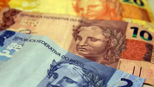 Apesar da maior eficiência no bloqueio, a legislação mantém a proteção sobre verbas de natureza alimentar e salários indispensáveis à subsistência do devedor. Marcello Casal Jr/Agência Brasil por cnj