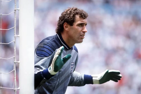 Mais jogos sem sofrer gols - Peter Shilton e Fabien Barthez dividem o recorde de partidas sem sofrer gols em Copas do Mundo, com 10 jogos cada. Thibaut Courtois, da Bélgica, soma sete clean sheets e terá a chance de entrar para a história no próximo Mundial.
 por Reprodução/Fifa