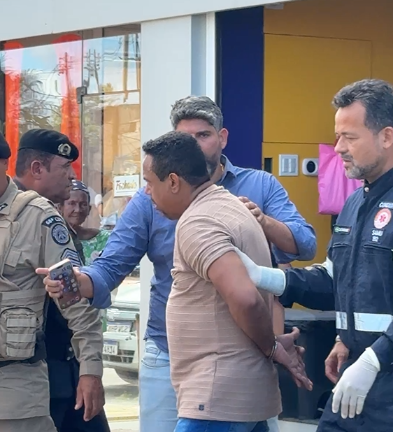Mulher tenta conter policial armado em surto dentro de hotel na Bahia por Reprodução/Ilhéus Destaques