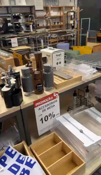 Nas lojas, descontos são de 50% por Reprodução / Leitor CORREIO 