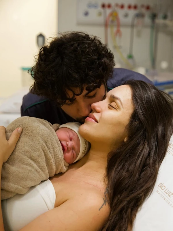 Nascimento de Zuza, filha de Rafa Kalimann e Nattan por Reprodução/Instagram @hannarocha