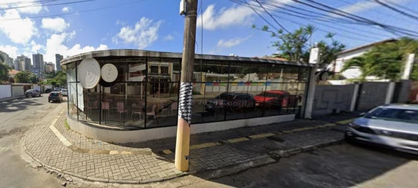 Rua da Pituba vai ganhar calçadão para bares e restaurantes; veja como vai ficar por Reprodução / Google Street View