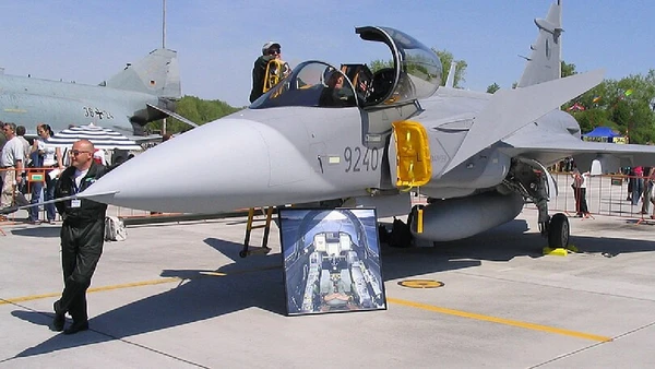 Saab Gripen, caça supersônico multifunção usado em defesa aérea, patrulha e resposta rápida por ukasz Golowanow / Wikimedia Commons