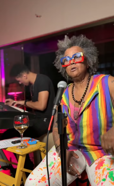 Cantora Sandra Sá por Reprodução | Redes Sociais