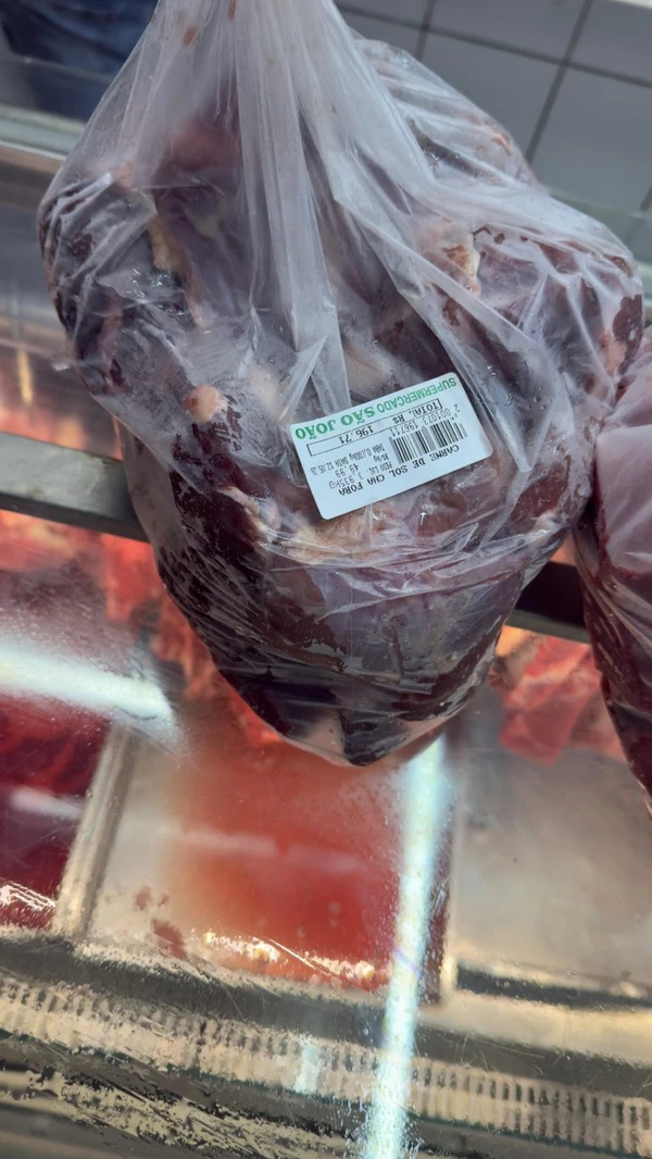 Supermercado é alvo de fiscalização e tem 149 kg de carne apreendidos pelo Procon por Divulgação 