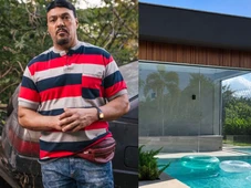 Imagem - Mesmo endividado, Belo mantém mansão de R$ 10 milhões com 3 andares e closet com vitrine; veja fotos