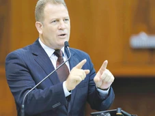 Imagem - Deputado pede autorização para andar armado em Câmara após briga com colega