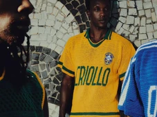 Imagem - Do futebol à passarela: marca baiana transforma memória das Copas em coleção artesanal
