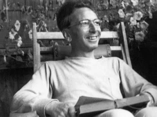 Imagem - Frase do dia da Psicologia: 'O homem não deveria perguntar qual o sentido da vida, mas reconhecer que é ele quem está sendo questionado pela vida' - a reflexão de Viktor Frankl