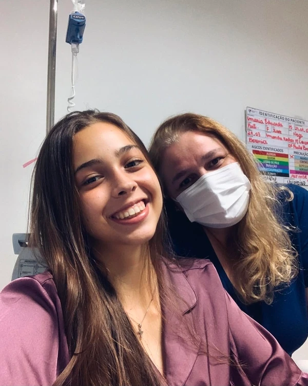Maria Eduarda Ramos com a mãe Berenice por Reprodução