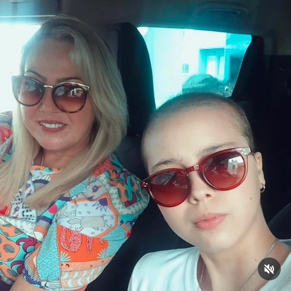 Maria Eduarda Ramos com a mãe Berenice por Reprodução
