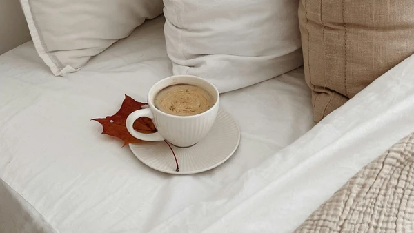 Após a privação de sono, os cientistas administraram cafeína por sete dias por Pexels