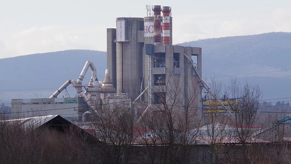 De acordo com as estimativas, o setor emite, em média, 2,6 a 2,9 bilhões de toneladas de CO₂ por ano