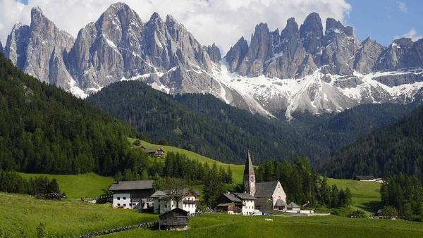 Dolomitas, Itália, alta de 298% por Chensiyuan / Wikimedia Commons