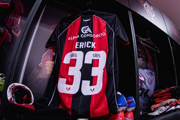 Erick volta ao time titular do Vitória contra o Flamengo